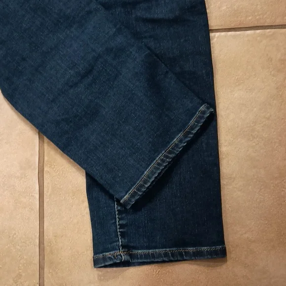 NYDJ Sherry slim size for dark wash - Picture 3 of 12